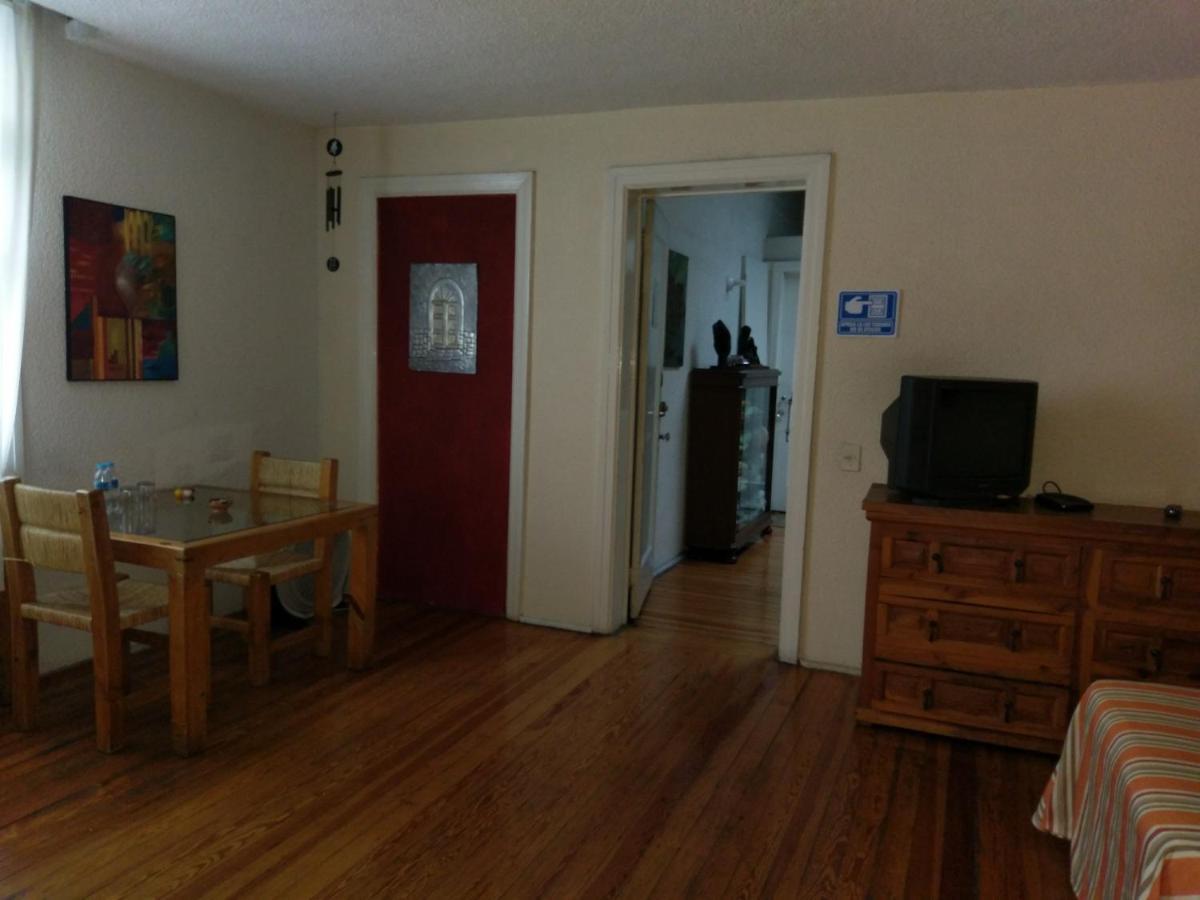 Anys Hostal Guest house 2*